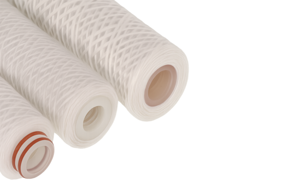 Los cartuchos de filtro de profundidad de herida con medios de nylon ofrecen versatilidad, durabilidad y eficiencia en la filtración de líquidos. Están disponibles en una variedad de materiales filtrantes, como polipropileno FDA, algodón blanqueado, algodón natural, poliéster, nylon y vidrio, lo que permite su adaptación a distintos procesos industriales.